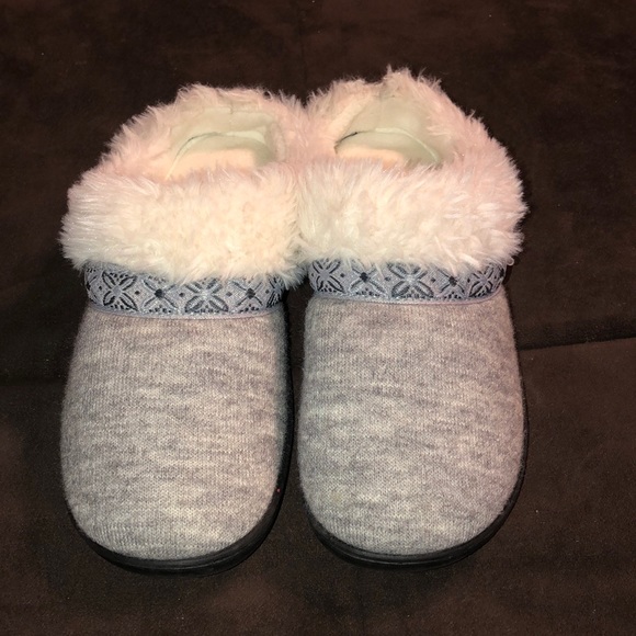 Isotoner-Faux Fur Slipper Women’s size 7.5-8 - Picture 3 of 5